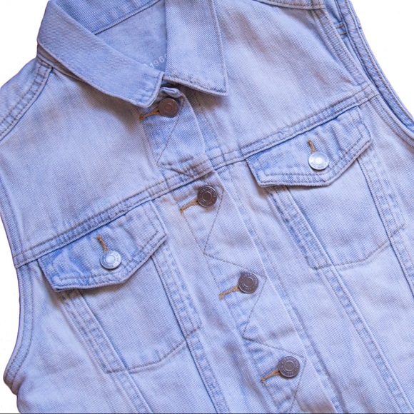 NWT GAP Denim Vest - Picture 3 of 3